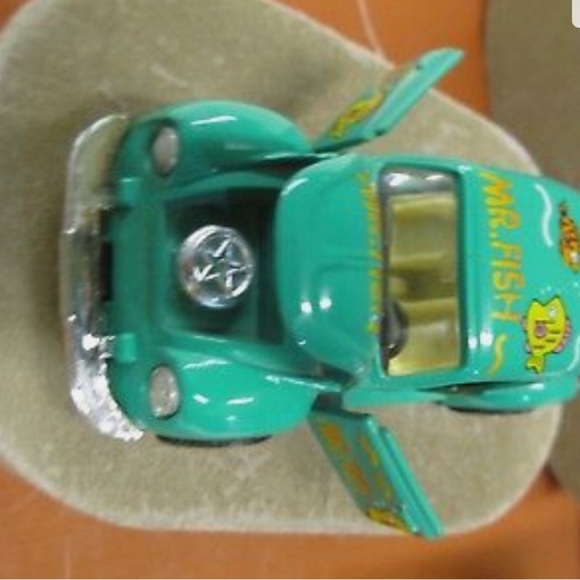 DIECAST VW BEETLE TOY CAR GREEN MR FISH LOGOS SS4701 - Picture 3 of 4